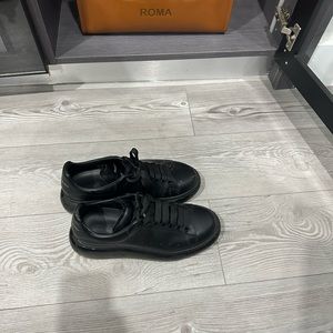 Size 40 all black Alexander McQueen